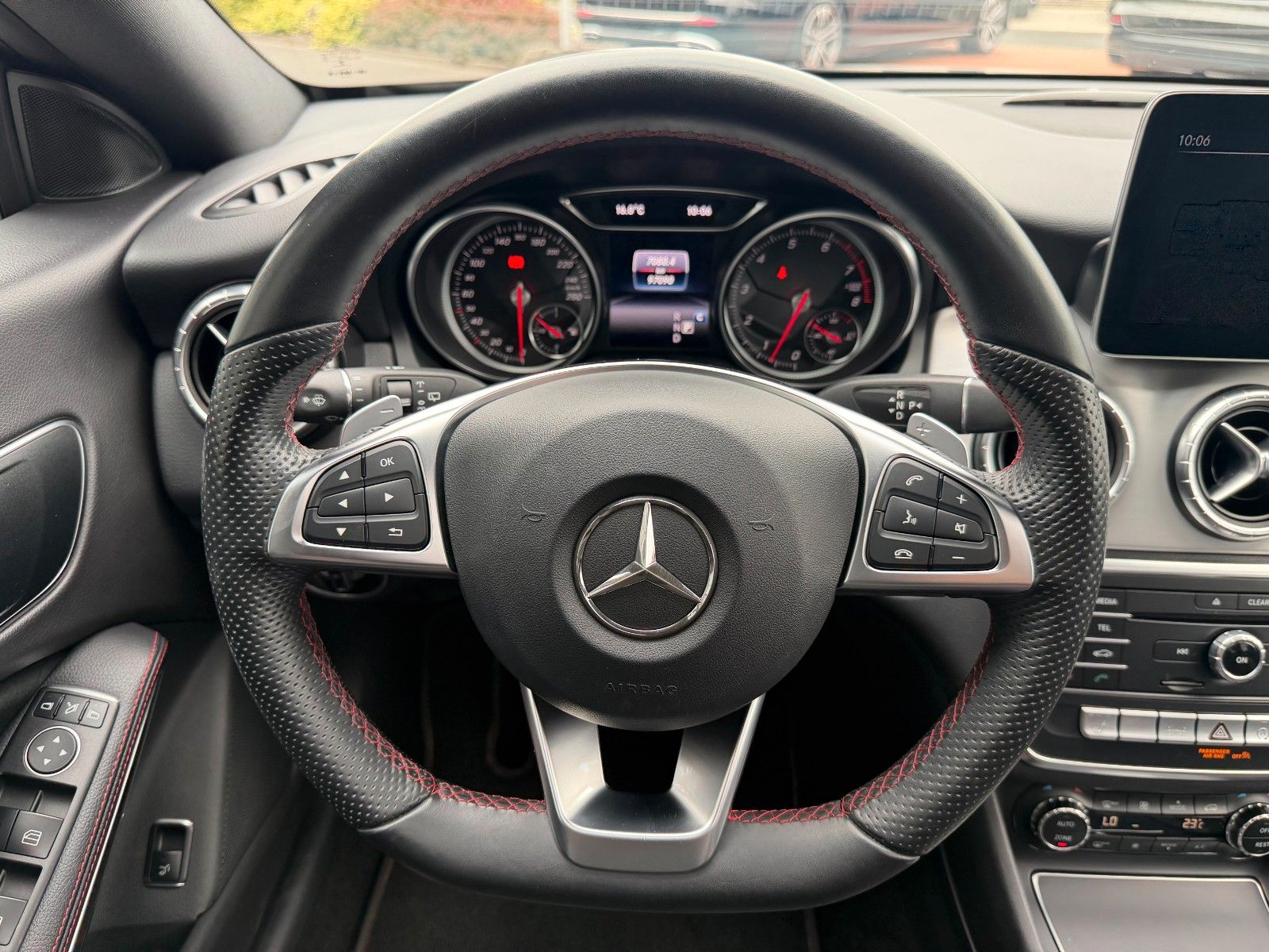 Fahrzeugabbildung Mercedes-Benz CLA 200 SB AMG+Pano+Distr+AHK+RKamera+TotW+