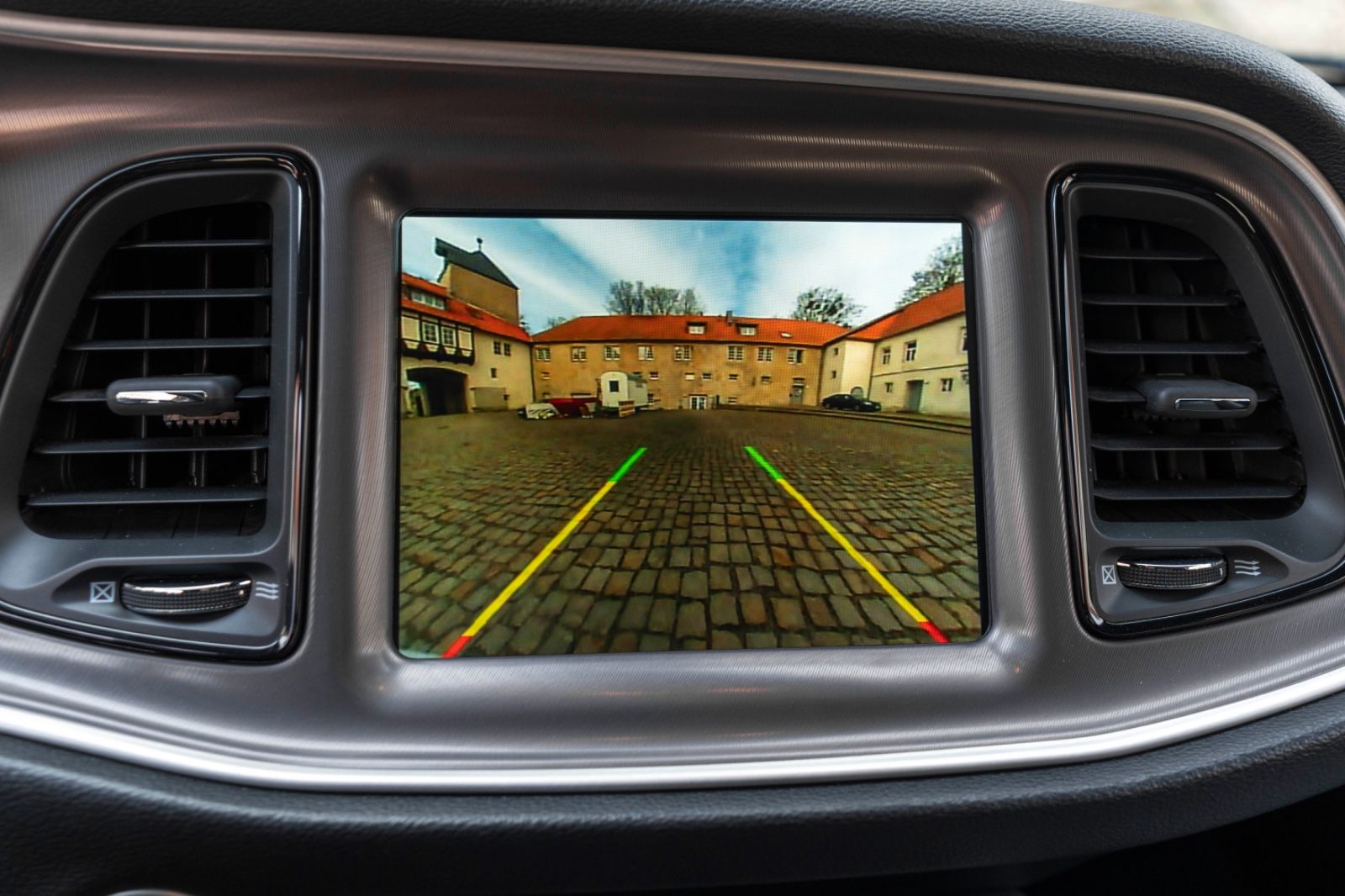 Fahrzeugabbildung Dodge Challenger 6,4L SCAT PACK ALPINE CARPLAY KAM
