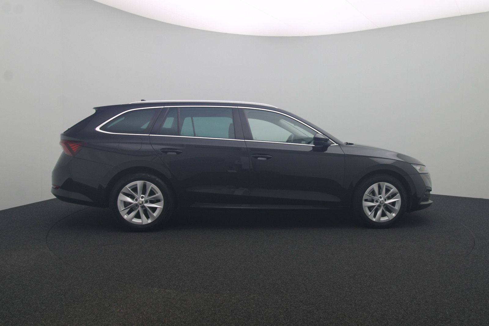 Fahrzeugabbildung SKODA Octavia Combi First Edition DSG LED ACC  Kamera