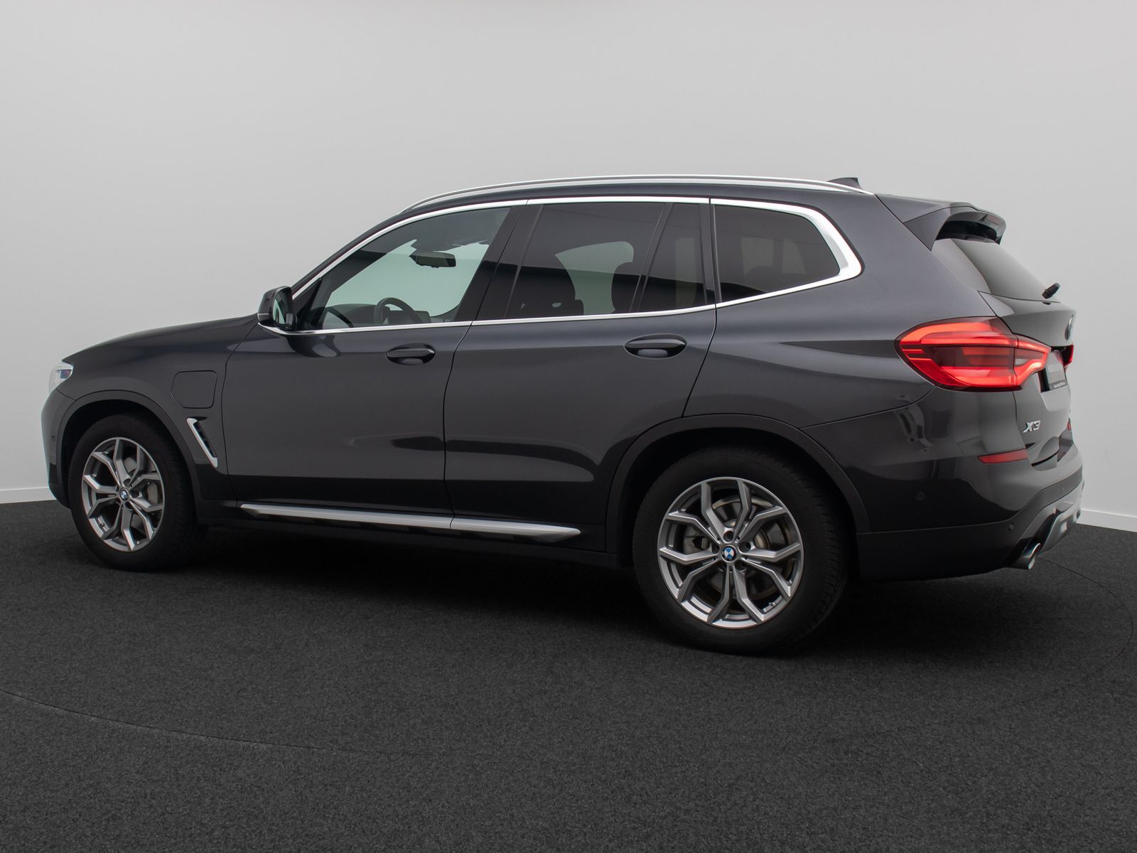Fahrzeugabbildung BMW X3 xD30e xLine HUD DAB Kamera Alarm HiFi 19Zoll