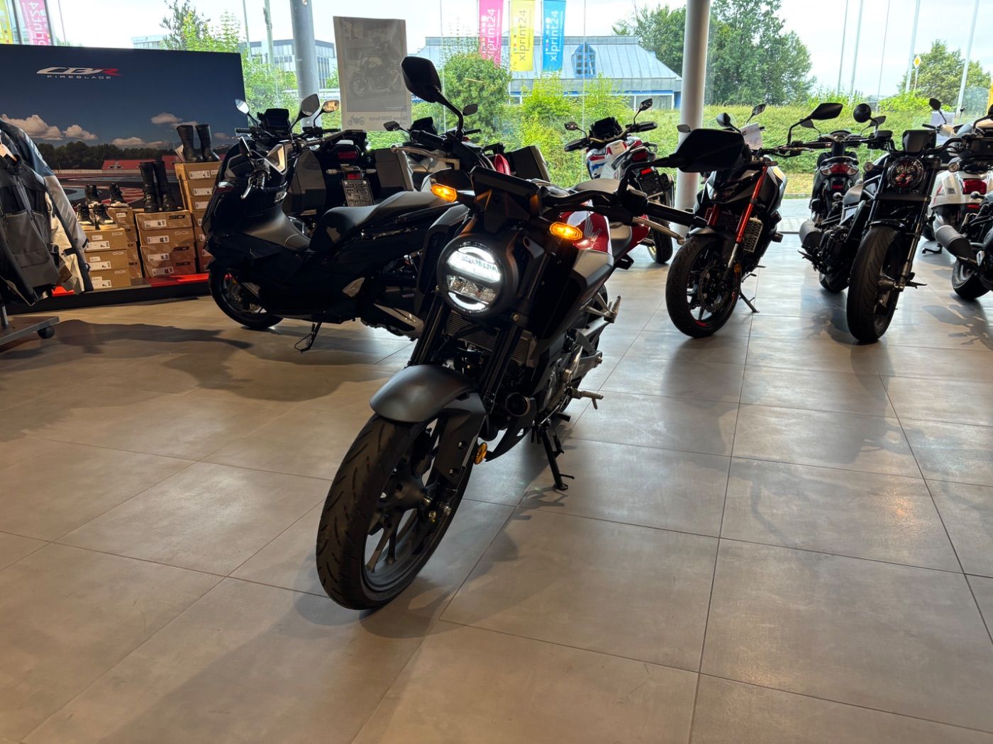 Fahrzeugabbildung Honda CB 125 R 2025