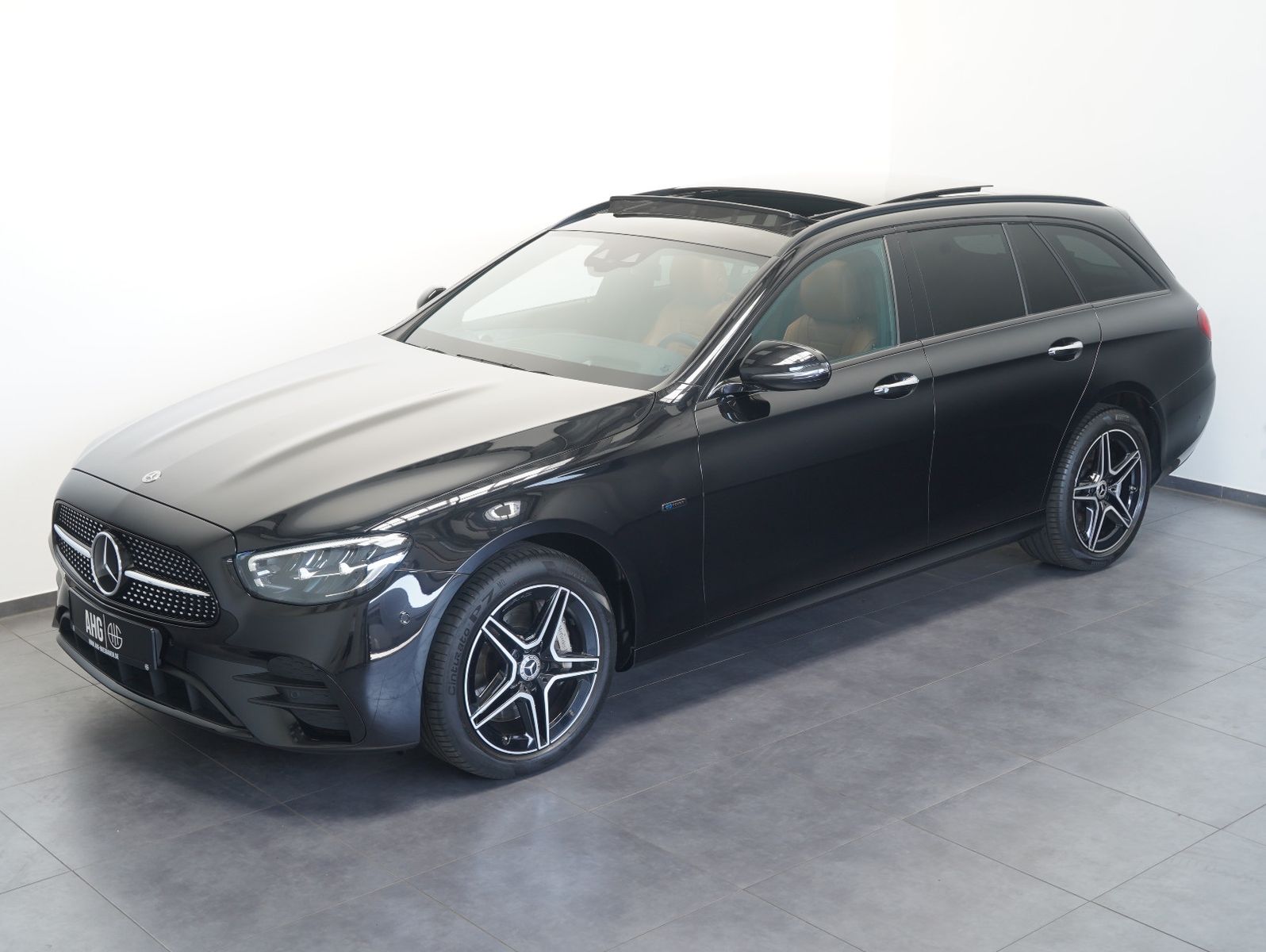 Fahrzeugabbildung Mercedes-Benz E 300 de T 4Matic AMG Line DISTRONIC/PANORAMA