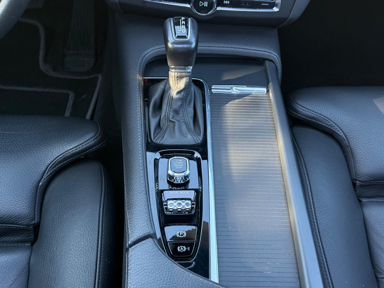 VOLVO V90 235 ch 4X4 BVA - HAYON ÉLECTRIQUE - PACK SPORT - TOIT OUVRANT
