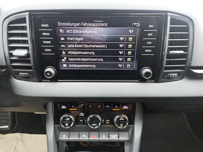 Fahrzeugabbildung SKODA Karoq 1.5 TSI DSG Sportline