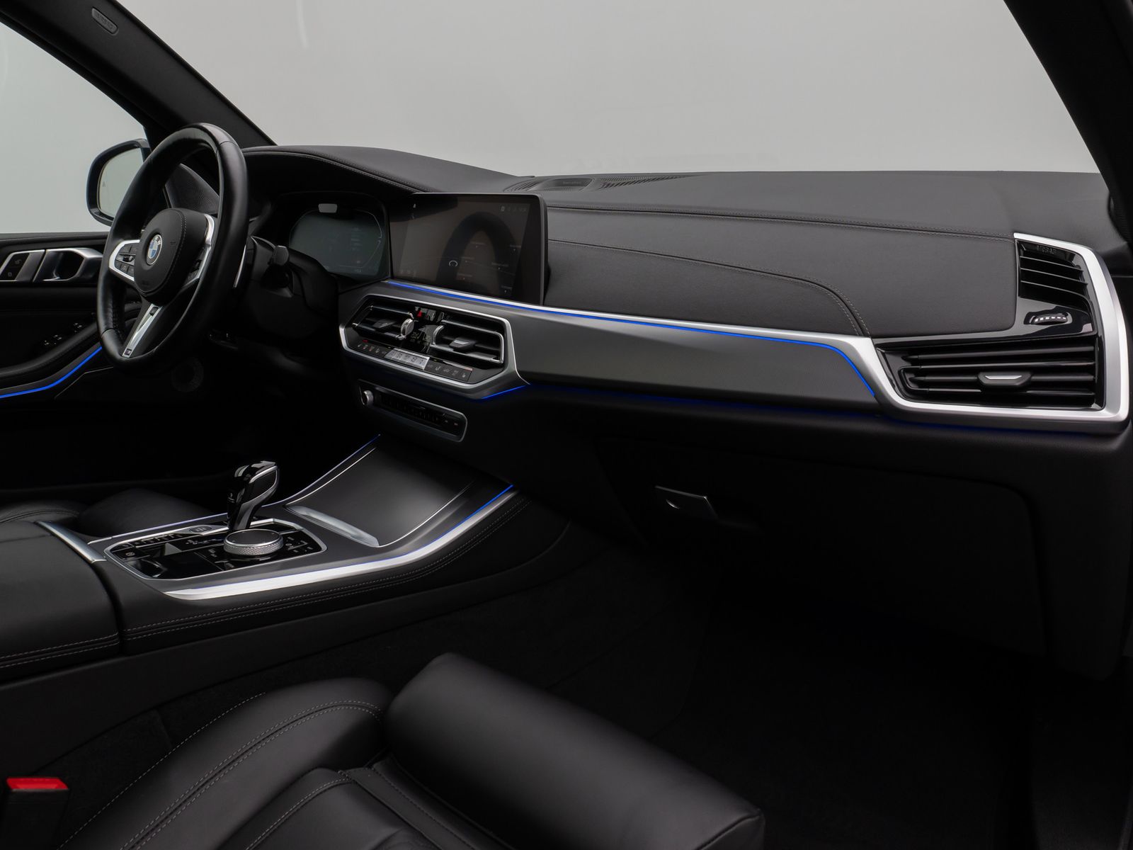 Fahrzeugabbildung BMW X5 xD40i M Sport Panorama 360°Laser HUD DAB B&W