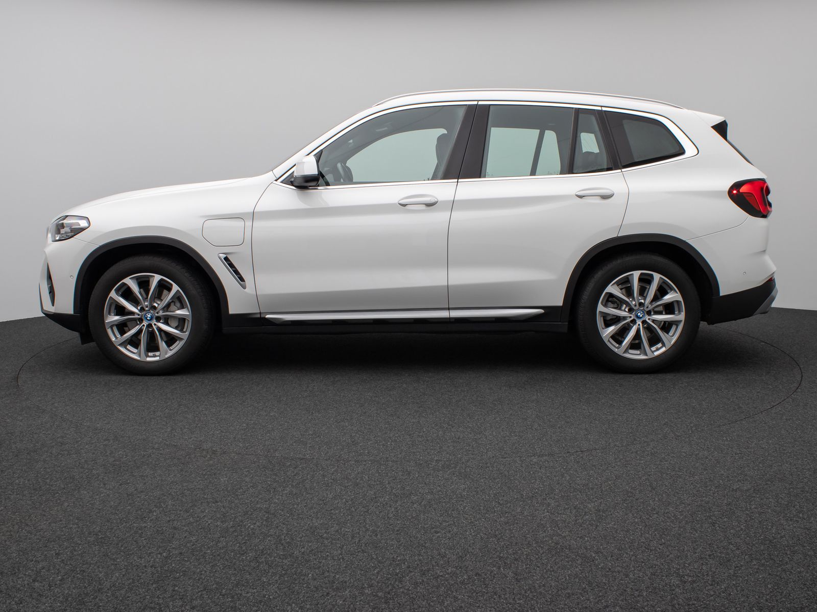 Fahrzeugabbildung BMW X3 xD30e  Panorama Kamera HUD DAB H/K AHK Sport