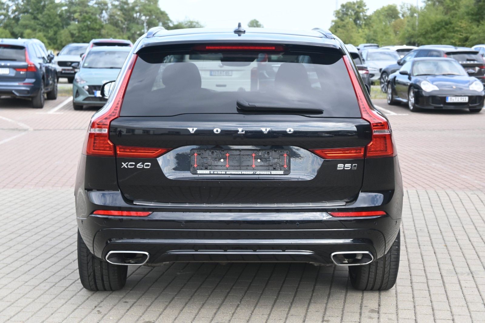 Fahrzeugabbildung Volvo XC60 B5D AWD R-Design*LED*PANO*STHZ*LUFT*B&W*AHK
