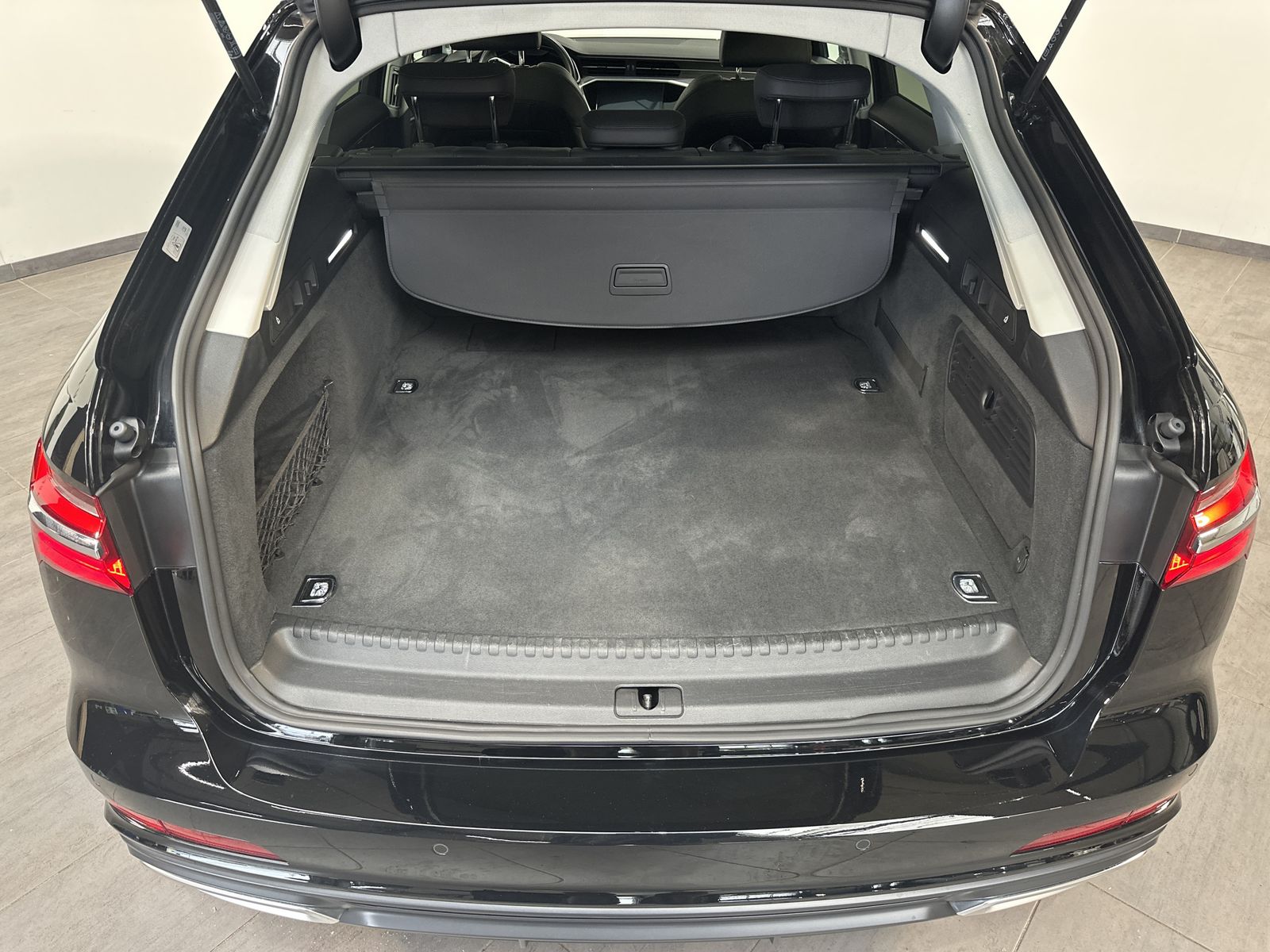 Fahrzeugabbildung Audi A6 Avant 50 TFSI e Qu S-Line NAV+LED+PANO+ACC+VC