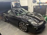 Porsche Cayman S: Seltenes Launch Vehicle / Triple Black - gebrauchte Porsche Cayman aus dem Jahr 2013