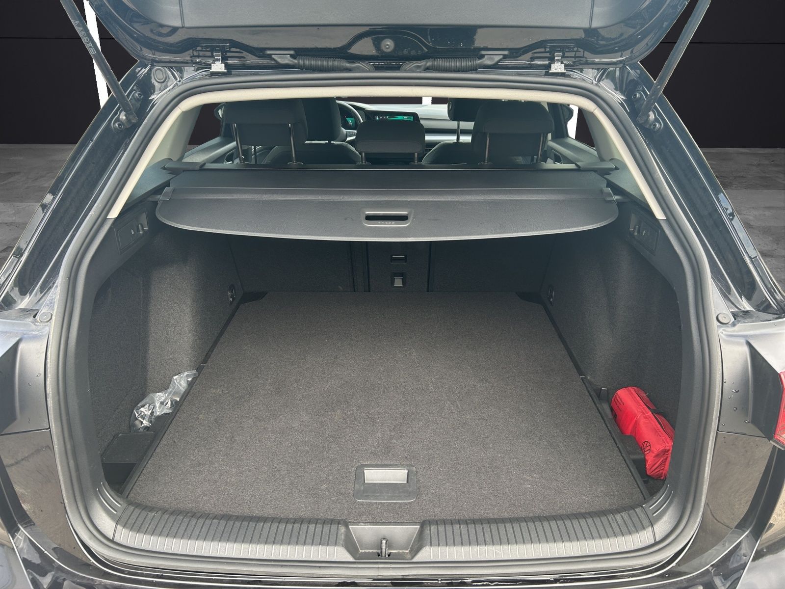 Fahrzeugabbildung Volkswagen Golf VIII Variant Active eTSI LED Navi ACC
