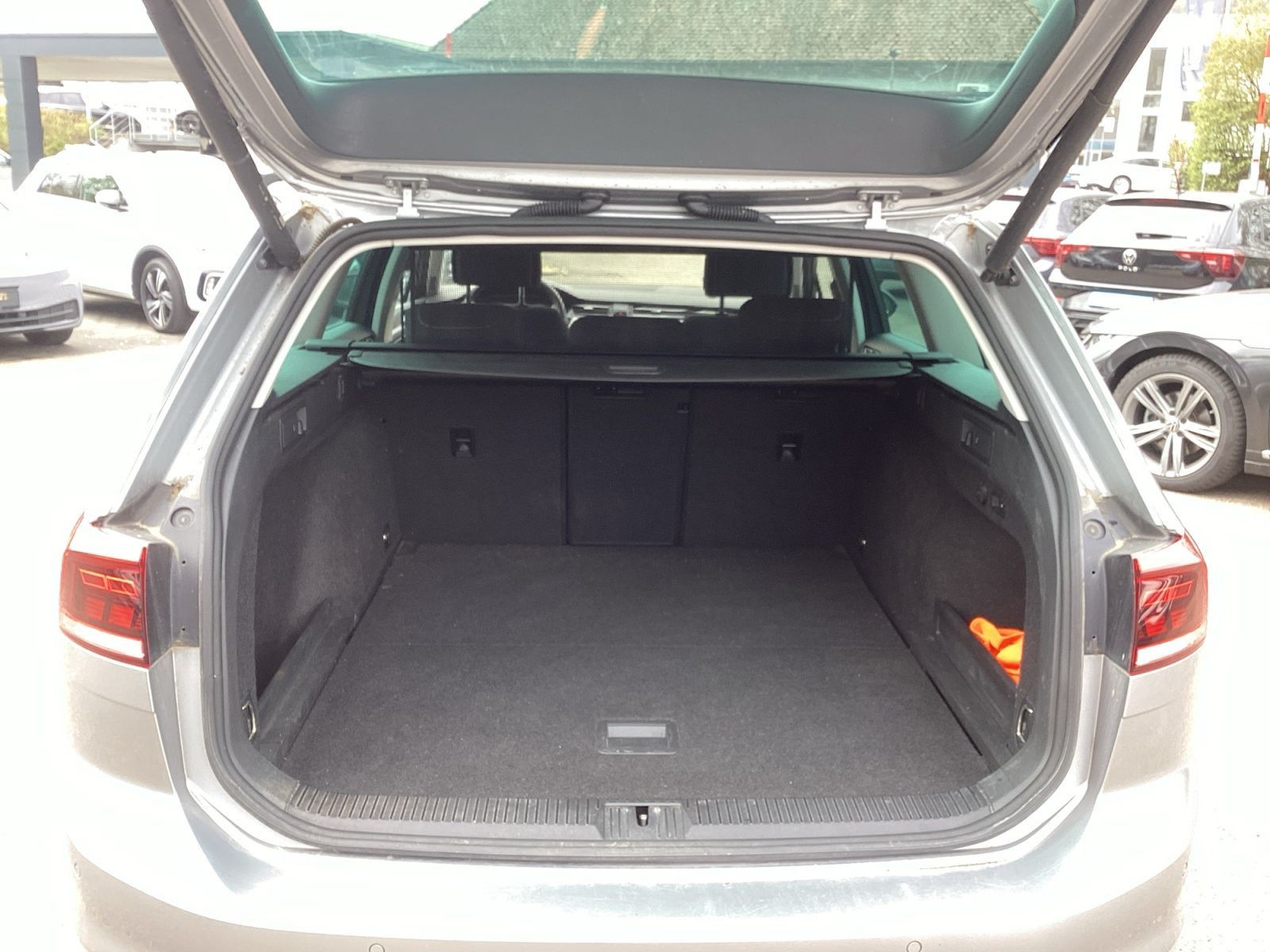 Volkswagen Passat Variant - Bild 12