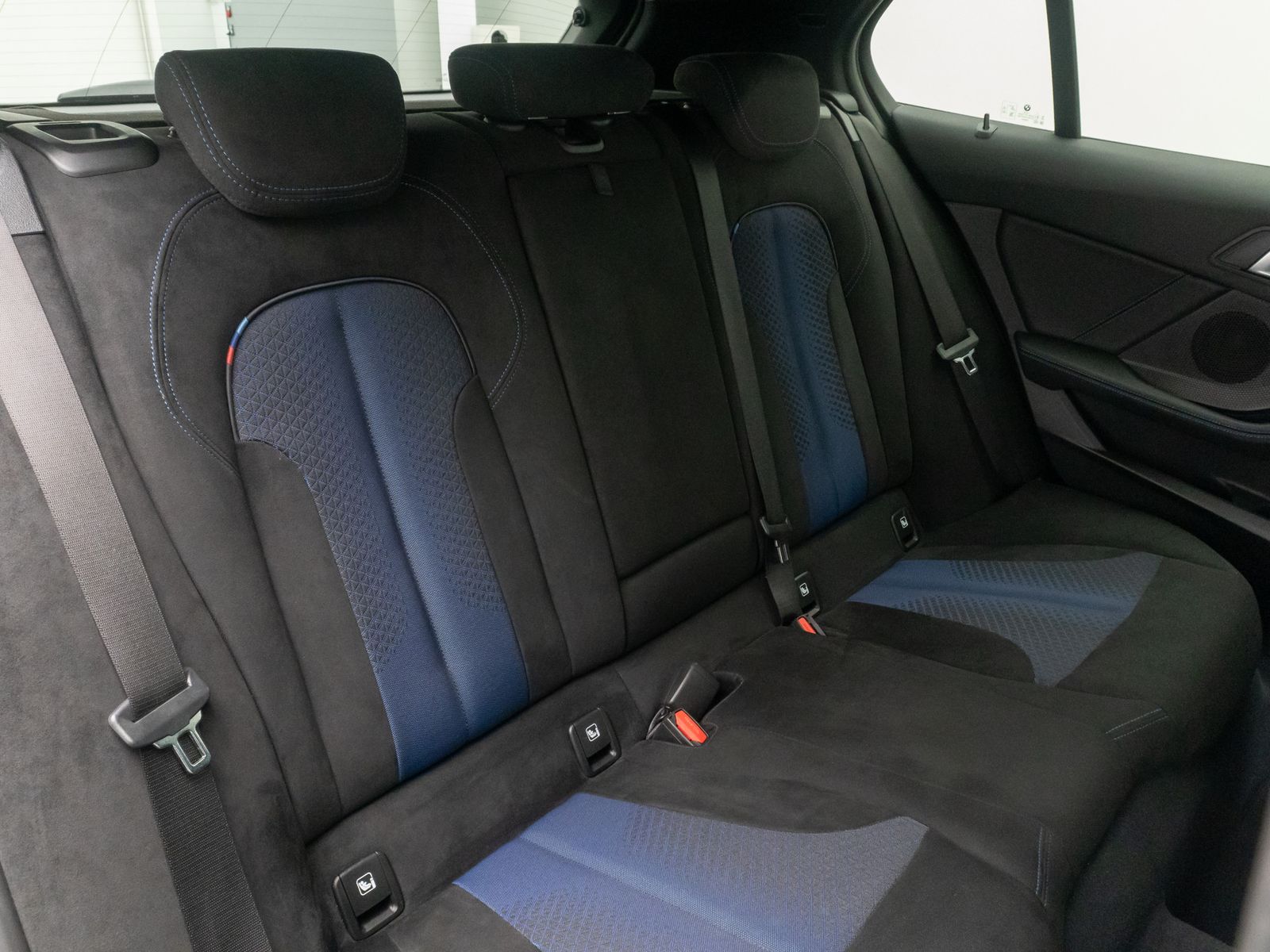 Fahrzeugabbildung BMW M135 xD HUD DAB Kamera HiFi Komfort 18Zoll