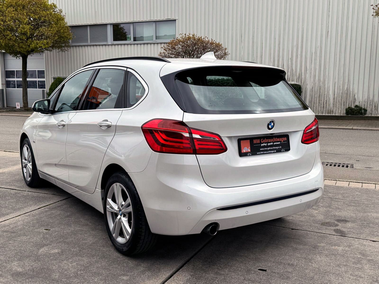 Fahrzeugabbildung BMW 218i Active Tourer Aut. Sport-Line LED KAM PANO