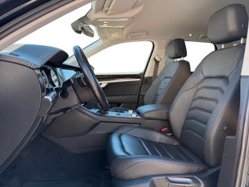 Volkswagen Touareg - 11