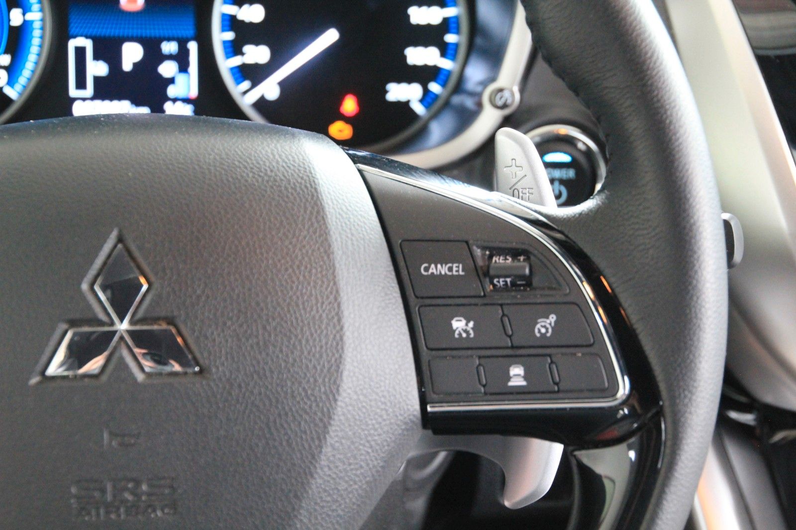 Fahrzeugabbildung Mitsubishi Eclipse Cross Select PHEV 4WD