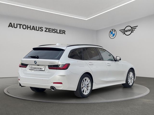 Foto Nummer 2: BMW 330e