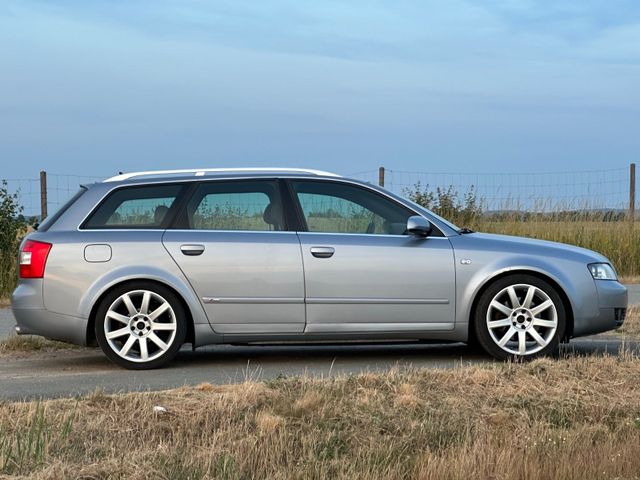 Audi A4 Avant / Quattro / 3.0 V6 / S-Line ...