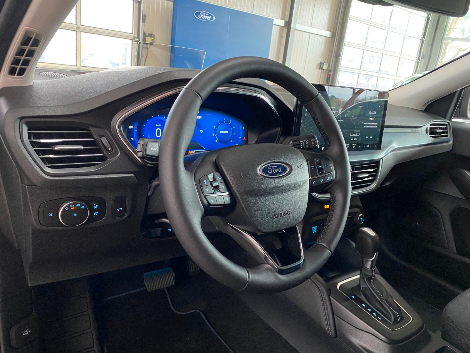Fahrzeugabbildung Ford Focus Turnier Active X LED ACC Navi Kamera HUD
