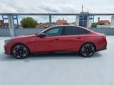 BMW i5 M60 xDrive B&W/adaptFahrw/360°/Pano/AHK/NP125 - BMW i5 M60 Gebrauchtwagen
