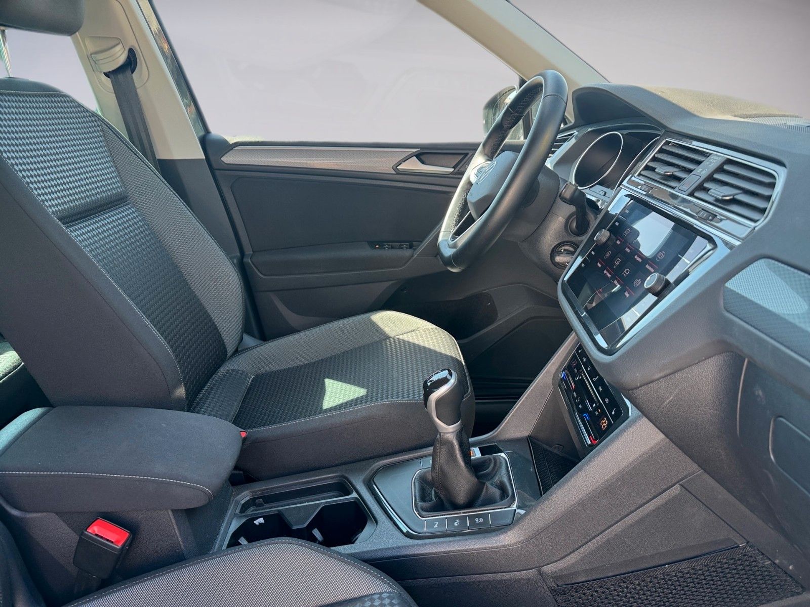 Fahrzeugabbildung Volkswagen Tiguan Life ACTIVE 1.5 TSI