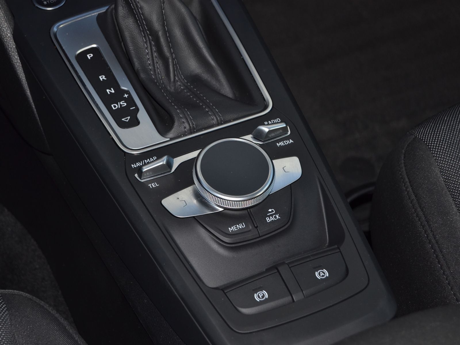 Q2 35 TFSI S-tronic Advanced AHK/MATRIX-LED/RFK/