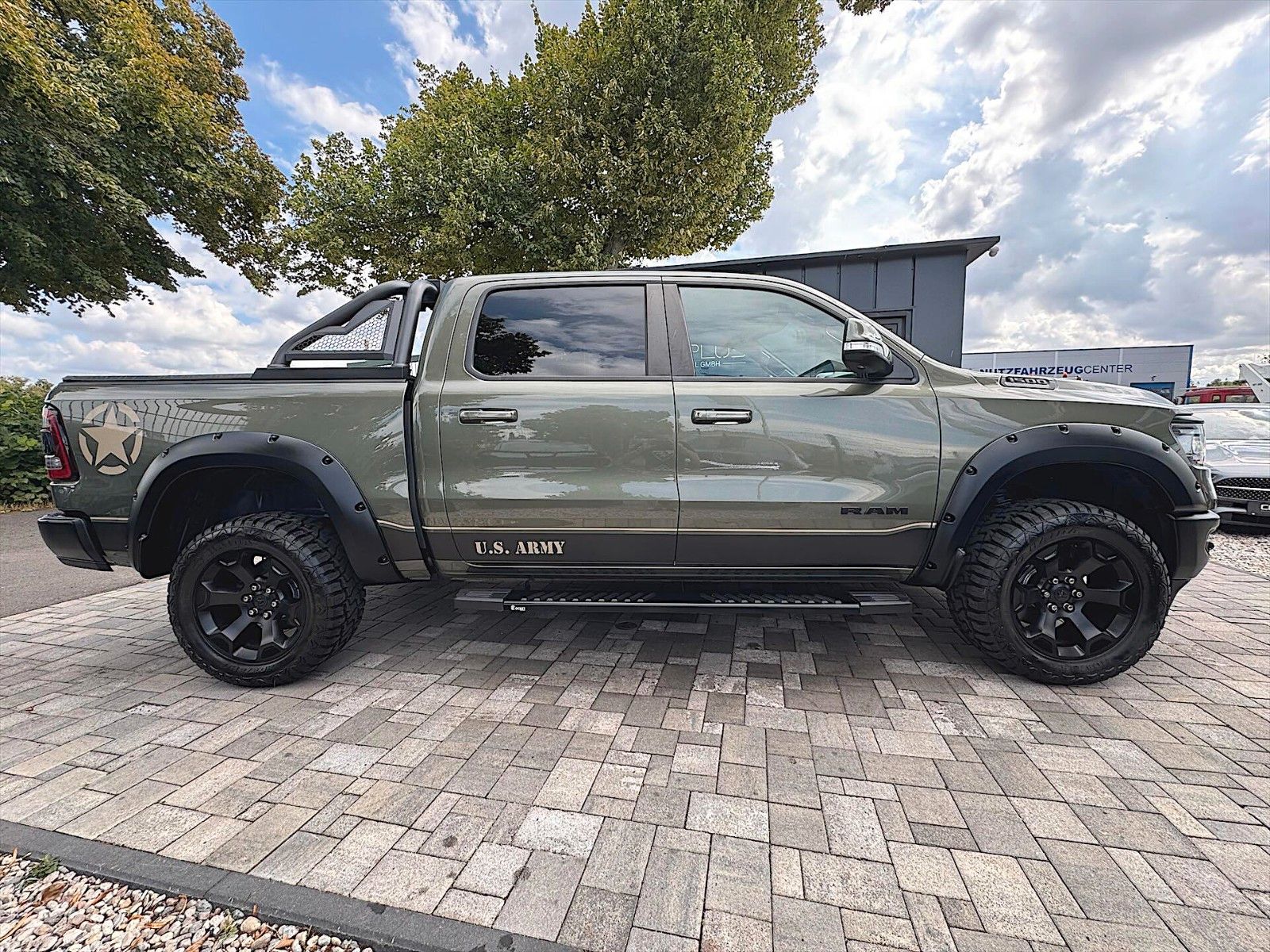 Fahrzeugabbildung Dodge RAM 5.7 V8 HEMI US ARMY STYLE Offroad 4x4 LED