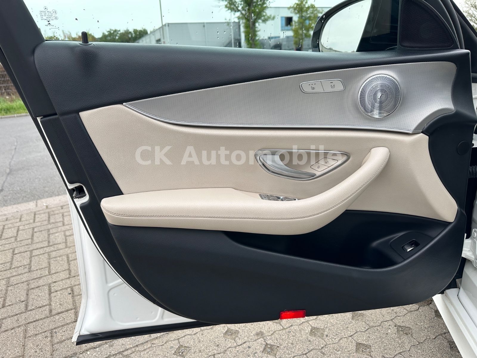 Fahrzeugabbildung Mercedes-Benz E 300 Lim. AMG-Line/Navi/Leder/Kamera/Burmester