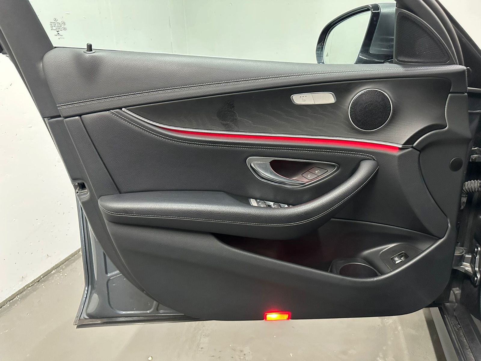 Fahrzeugabbildung Mercedes-Benz E 400 d 4MATIC T *AMG-LINE*PANO*AHK*LEDER*