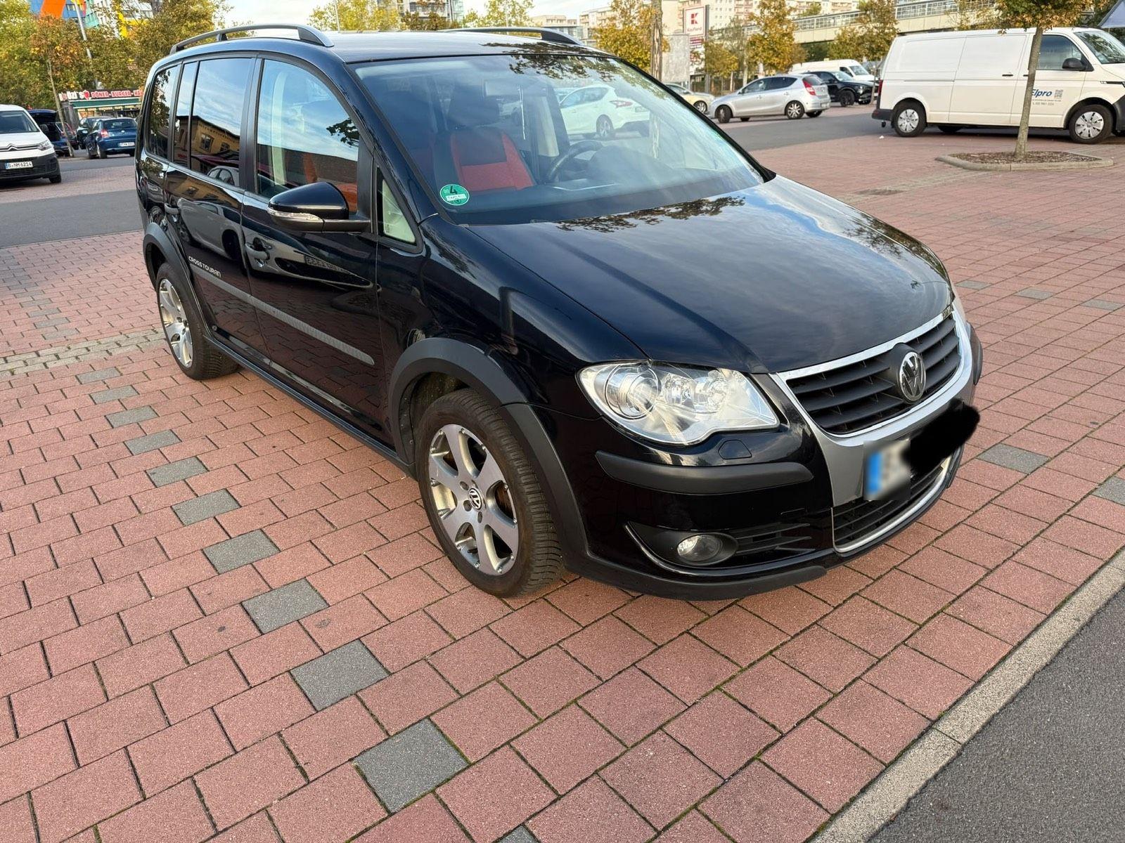 Volkswagen Touran 2010 — photo 14