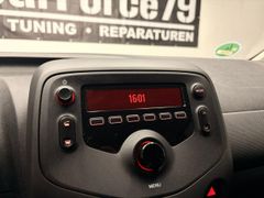 TOYOTA AYGO KLIMAAUTOM ISOFIX 8-FACH FENSTER EL. RADIO