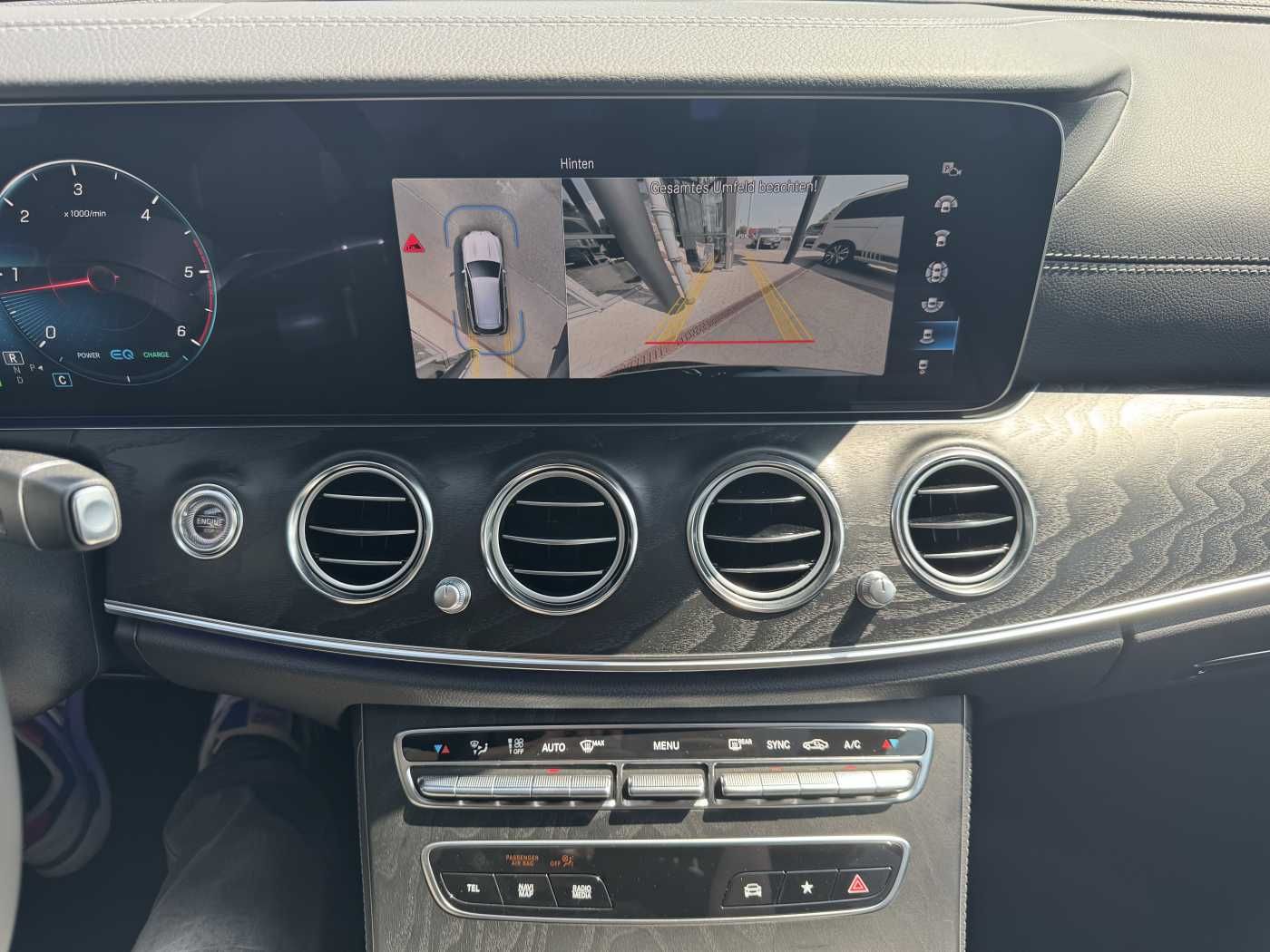 Fahrzeugabbildung Mercedes-Benz E 220d AMG+Pano+Burm+Distr+Memory+AHK+360