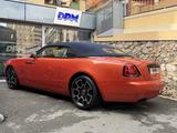 Rolls-Royce Dawn Black Badge - Rolls-Royce mit Benzin-Antrieb: Cabrio