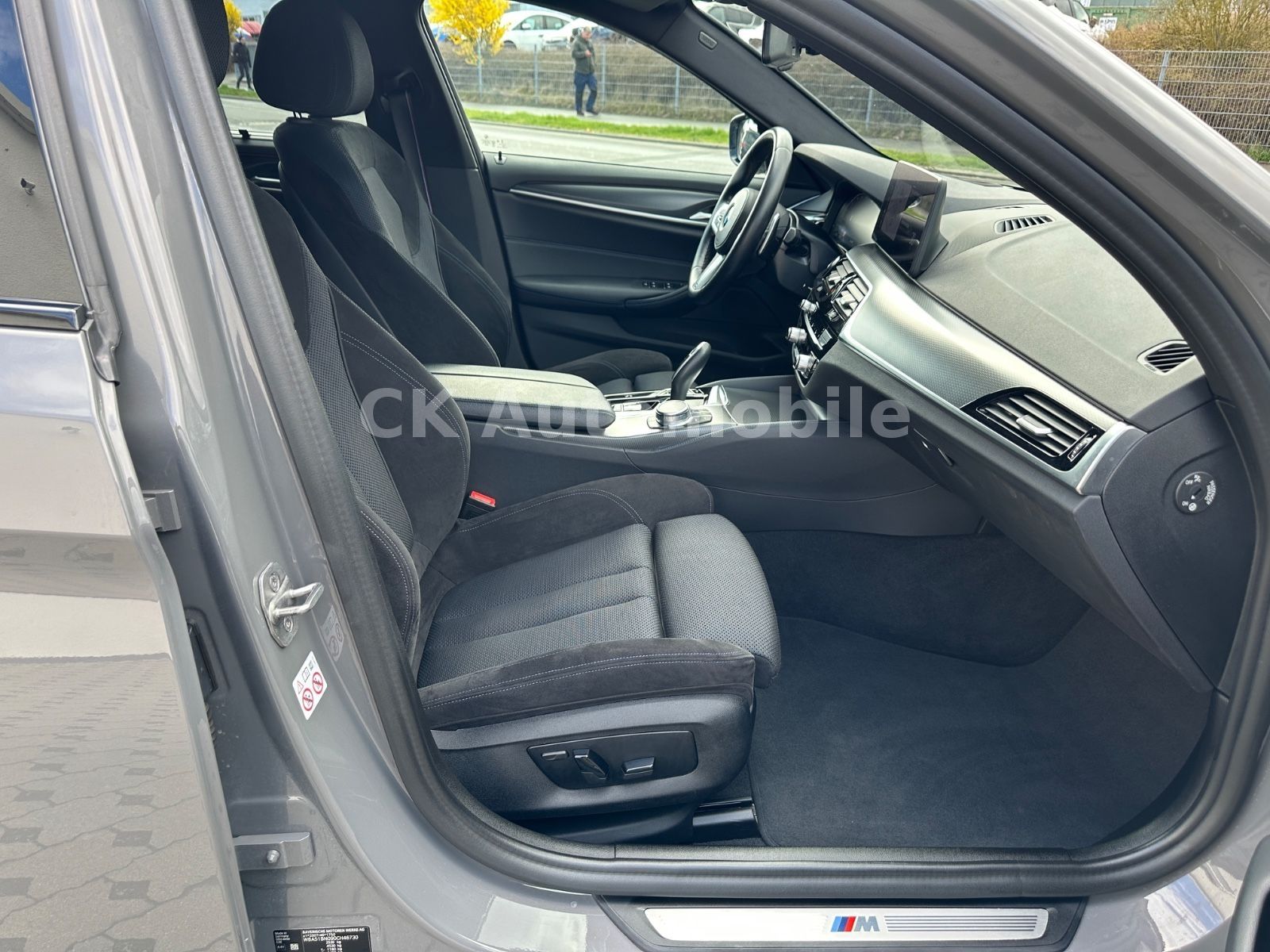 Fahrzeugabbildung BMW 520d xDrive M-Sport/Navi/Head-Up/LED/ACC/Kam.