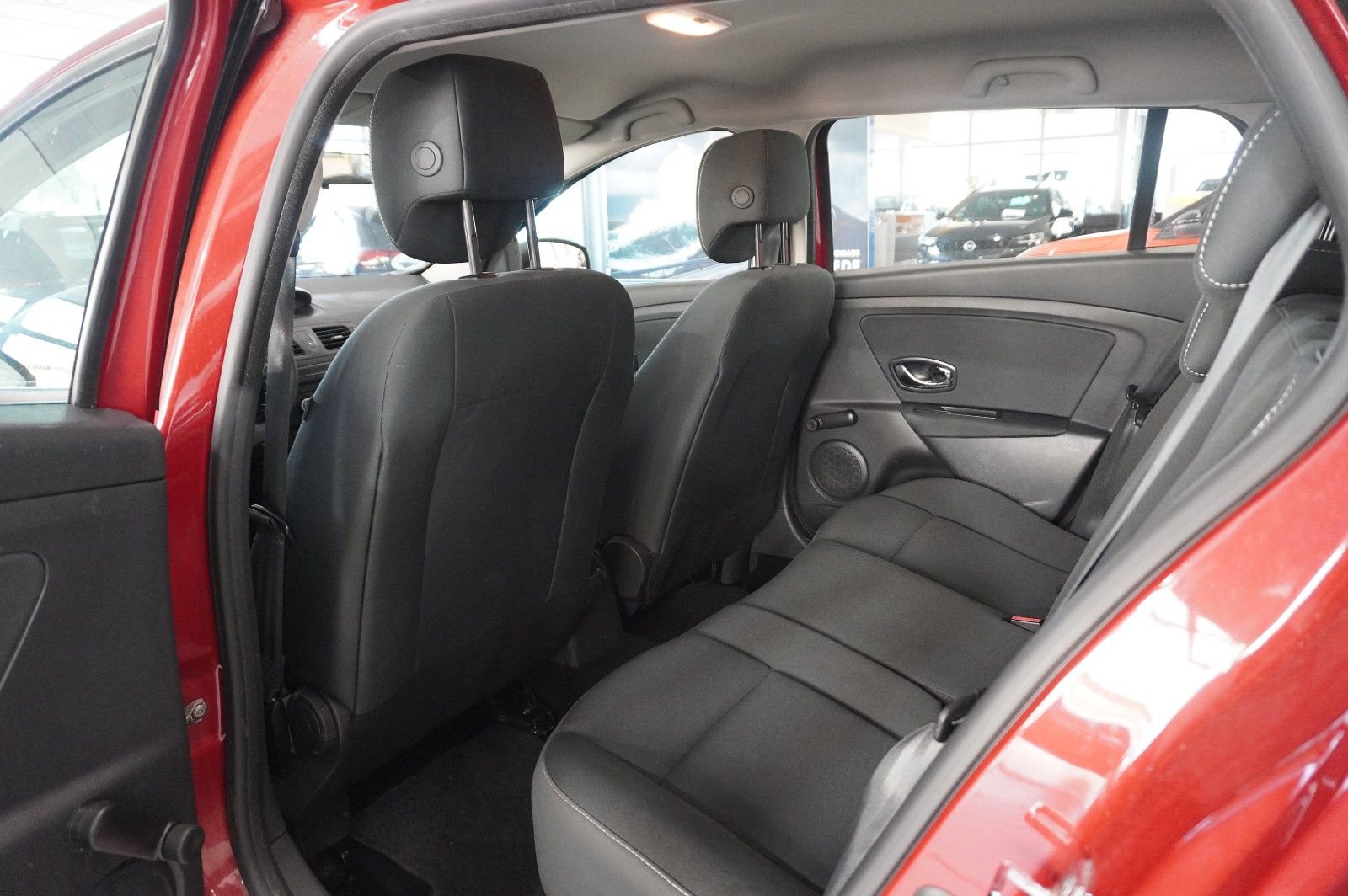 Fahrzeugabbildung Renault Megane Grandtour 1.6 AUTHEN. KLIMA/PDC/NEBEL/AHK