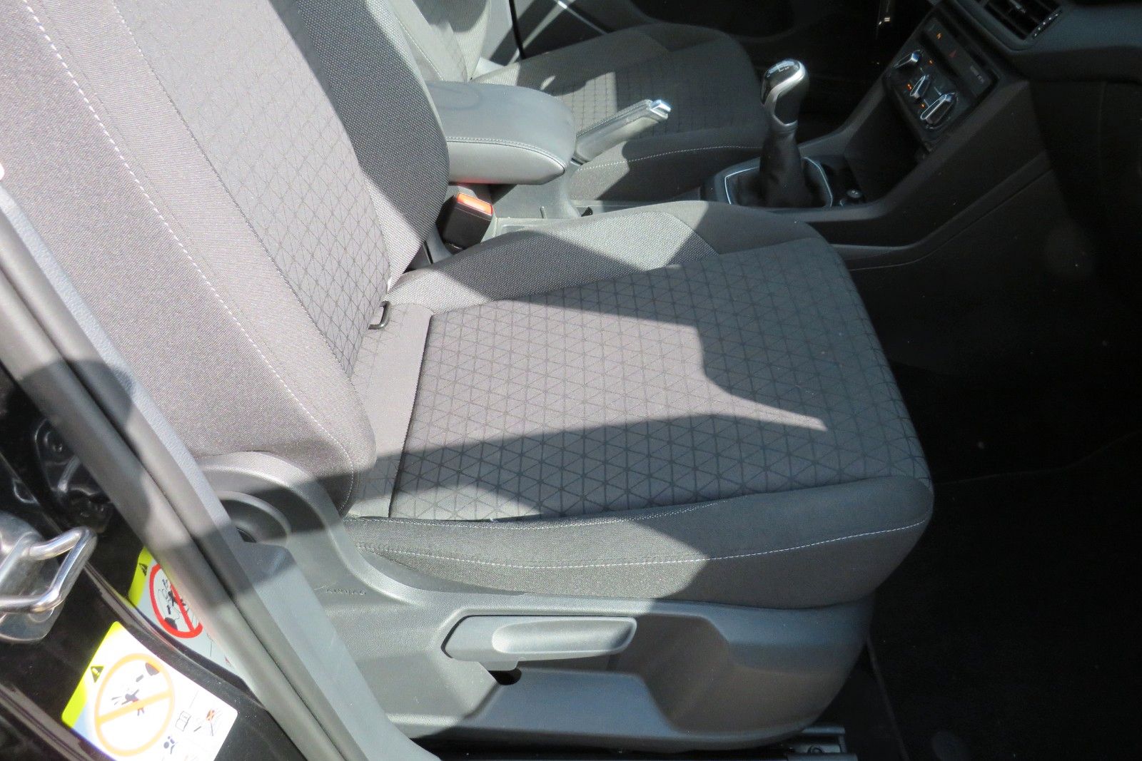 Fahrzeugabbildung Volkswagen T-Cross Life LED SPORT-PAKET SITZH. NAVI APP