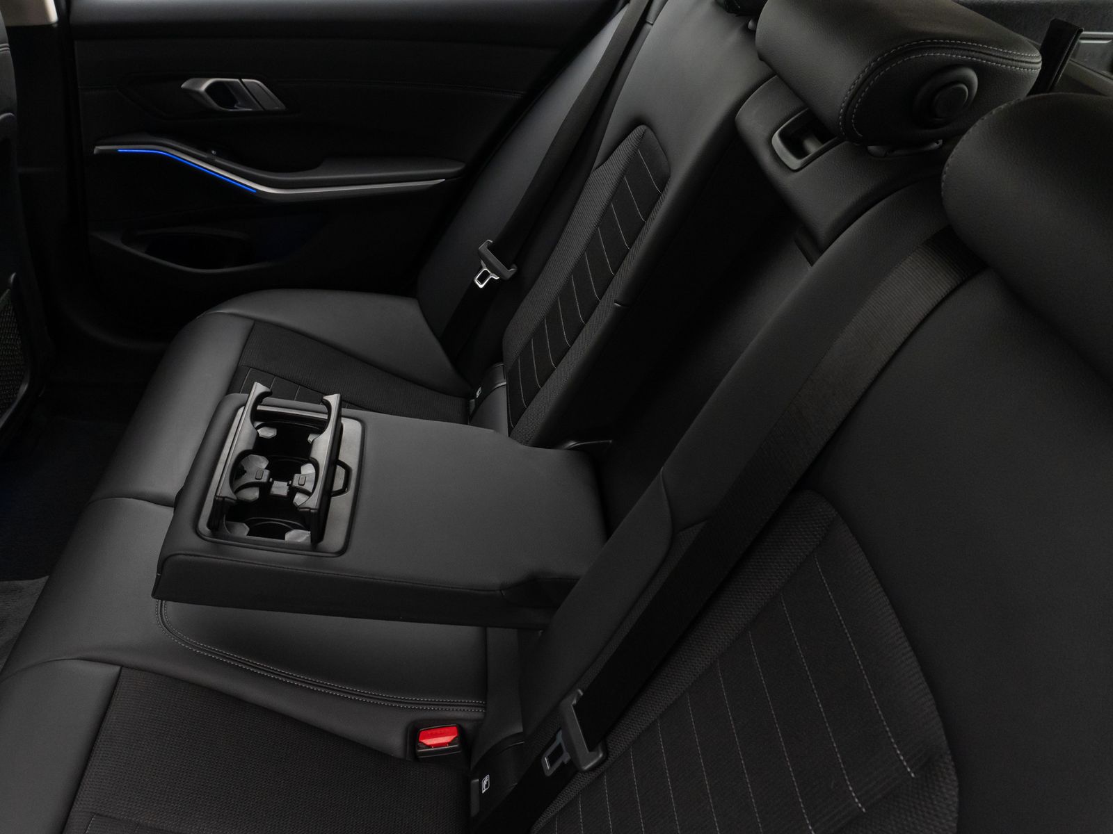 Fahrzeugabbildung BMW 320d Sport Line LED PDC Geschwindigk Indivibual
