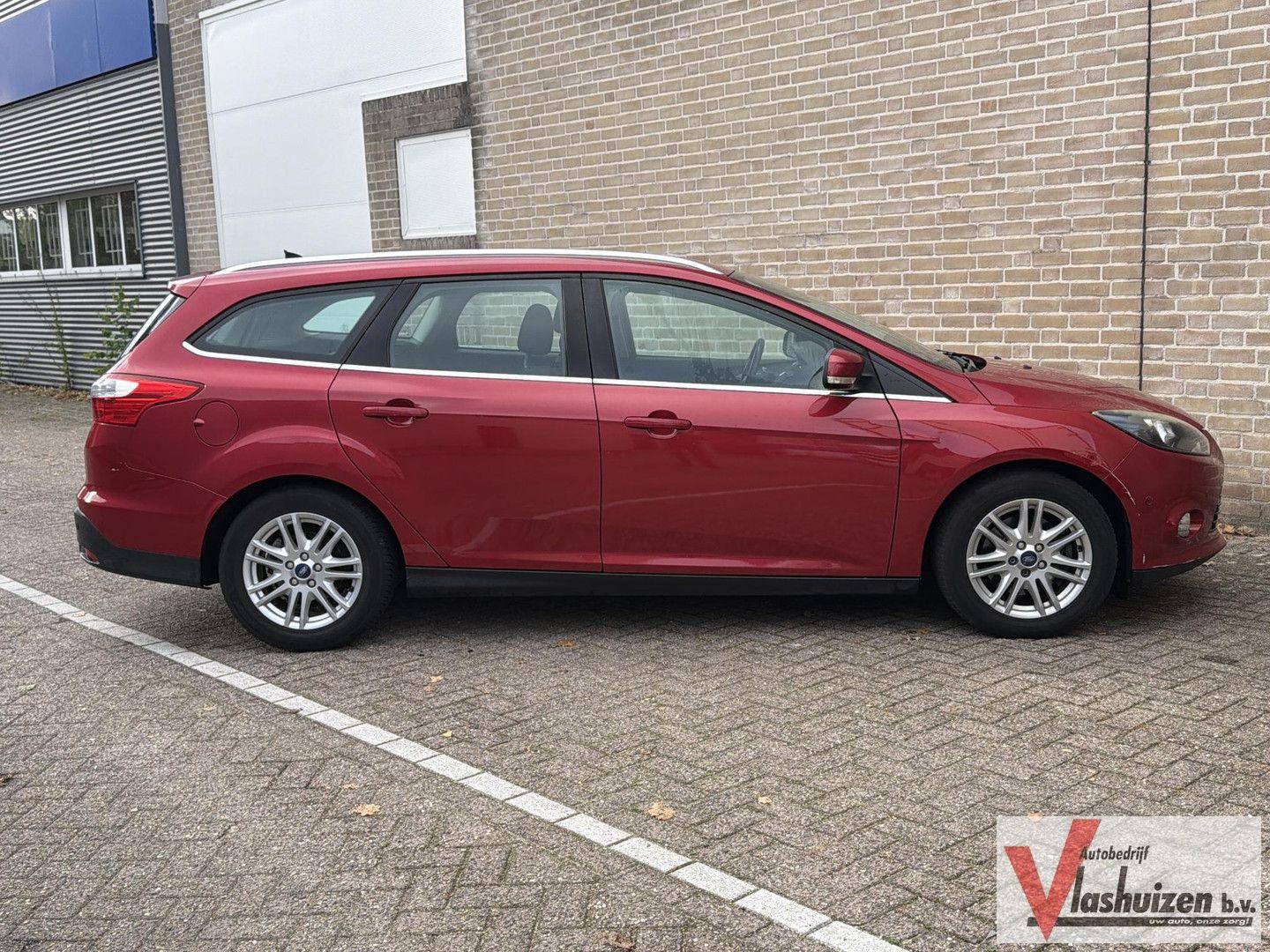 Ford Focus 2012 — photo 8