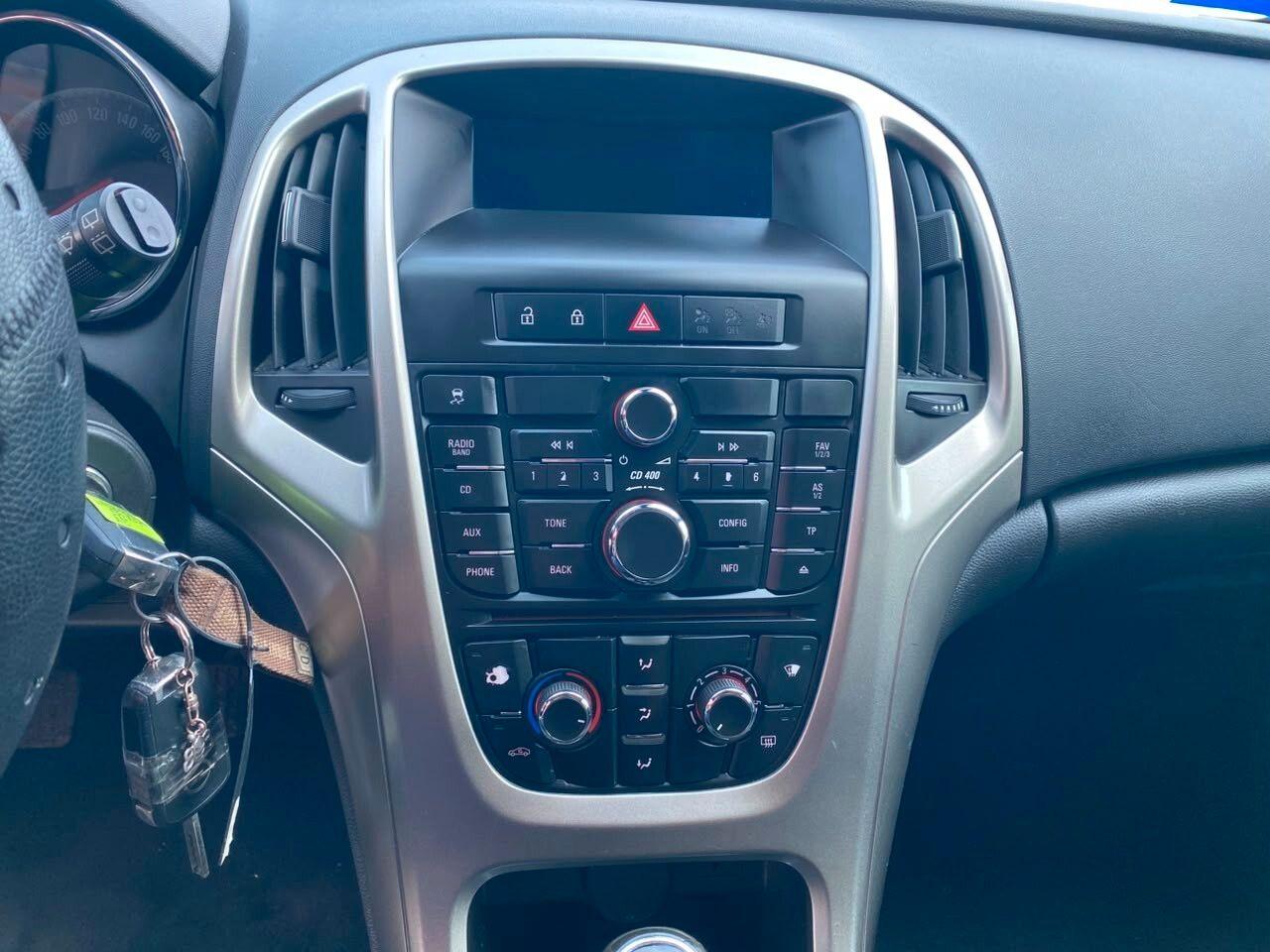 Opel Astra 2010 — photo 14