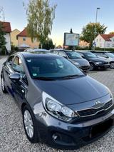 Kia Rio TÜV Neue  Sitz- & Lenkradheizung ... - Kia Rio in Hamburg