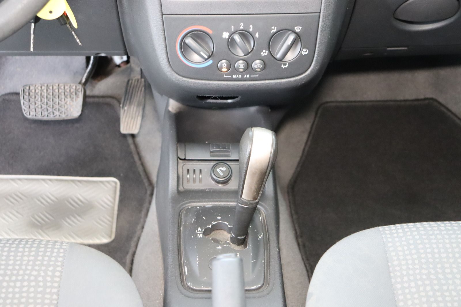 Fahrzeugabbildung Opel Corsa 1.0 * Klima * wenig Kilometer