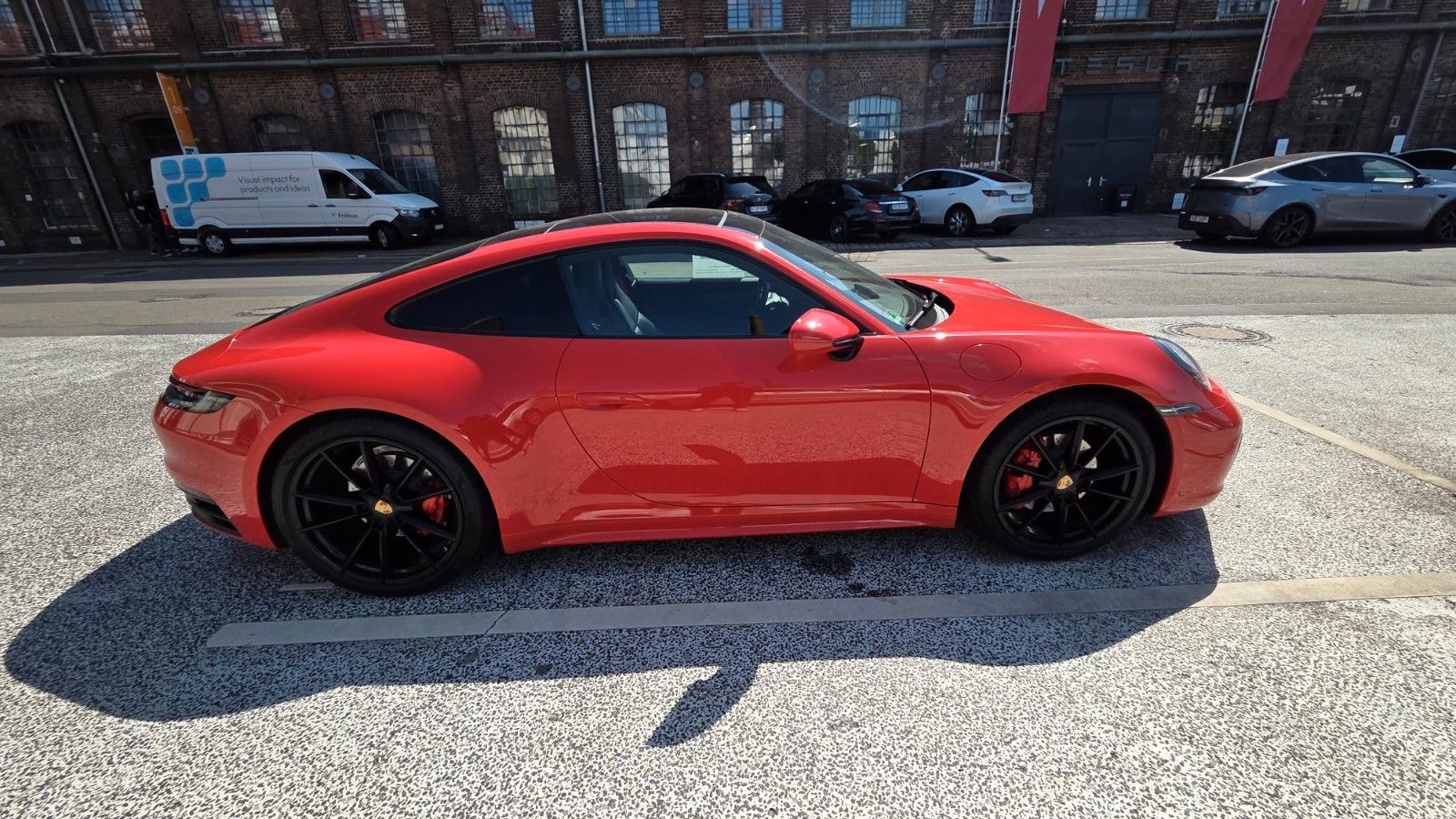 PORSCHE 992 Carrera Coupé Carrera rot
