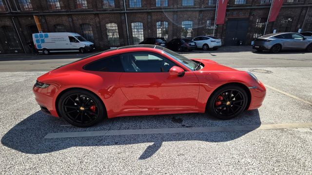 PORSCHE 992