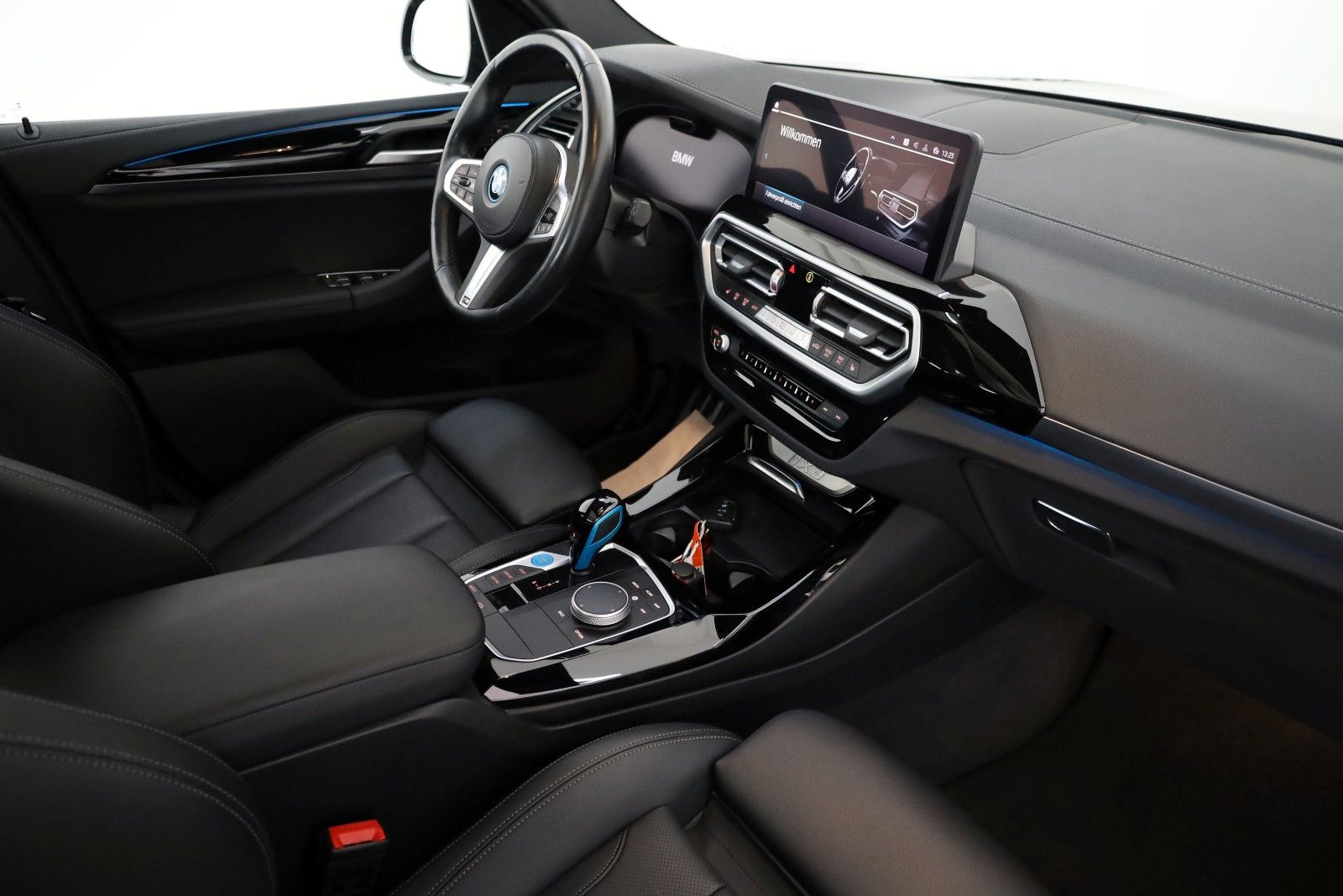 Fahrzeugabbildung BMW iX3 Inspiring/M Sport,Panorama,ACC,Leder,AHK el