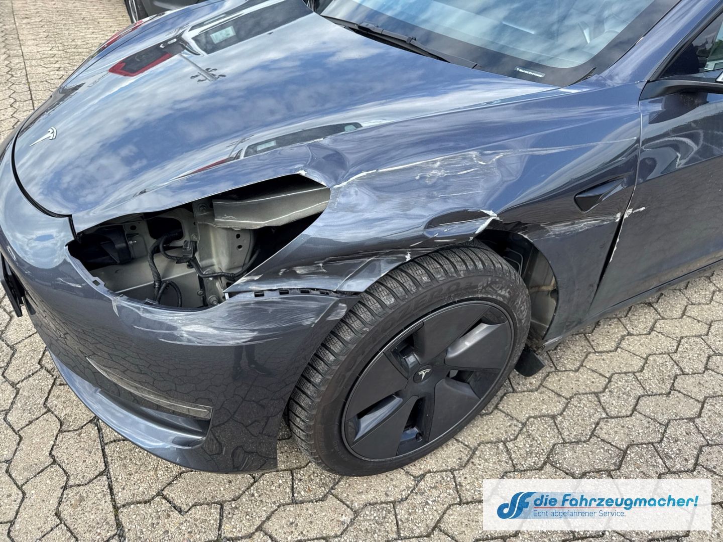 Fahrzeugabbildung Tesla Model 3 RWD Soundsystem ACC El. Heckklap.*UNFALL