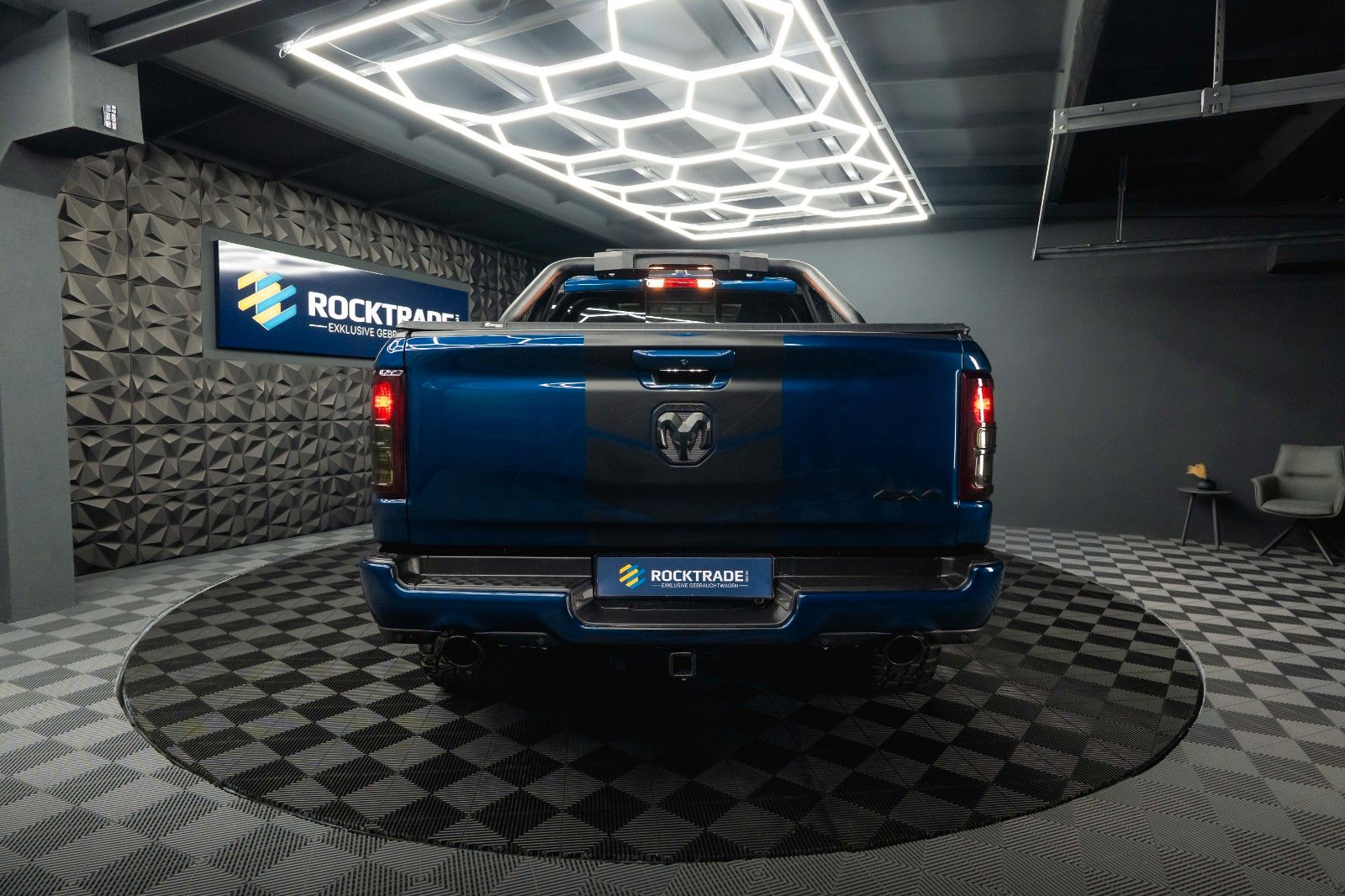 Fahrzeugabbildung Dodge RAM 5.7 V8 HEMI 4x4 NIGHT *Pano*LED* Unfallfrei