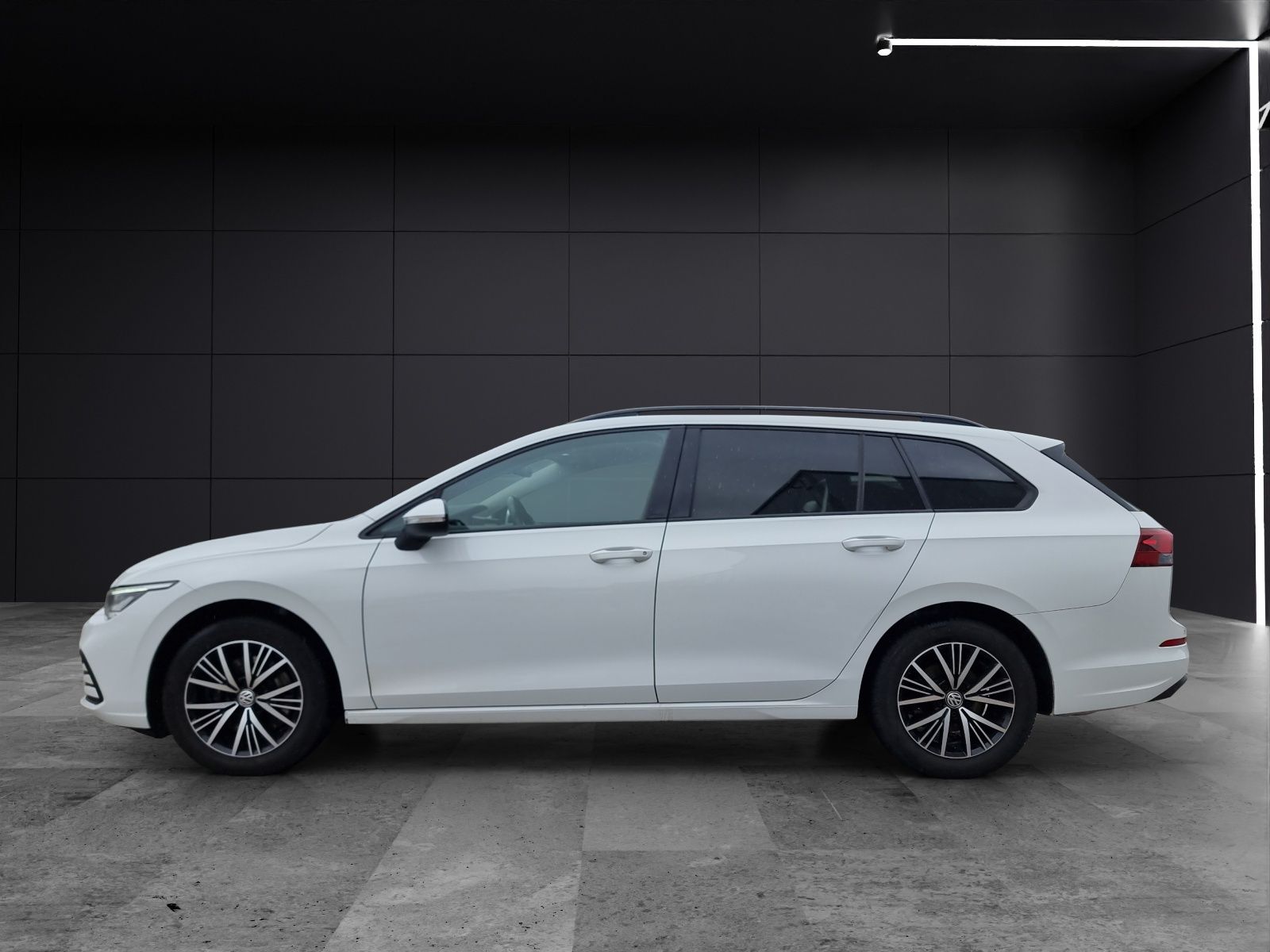 Fahrzeugabbildung Volkswagen Golf VIII Variant Business TDI DSG LED ACC SHZ P