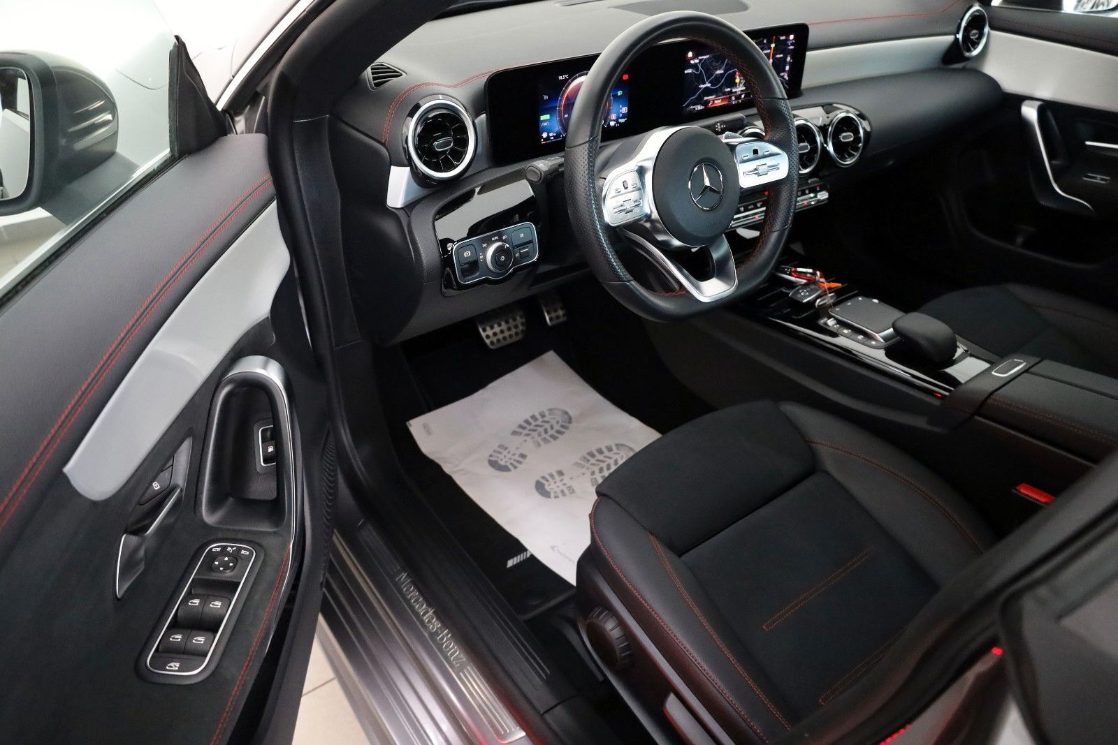 Fahrzeugabbildung Mercedes-Benz CLA 250 e, AMG-line,T.Leder,Navi,LED,CarPlay,AHK