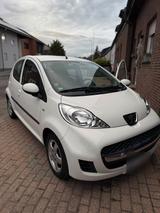 Peugeot 107 Automatik vieles neu - Peugeot 107 in Krefeld