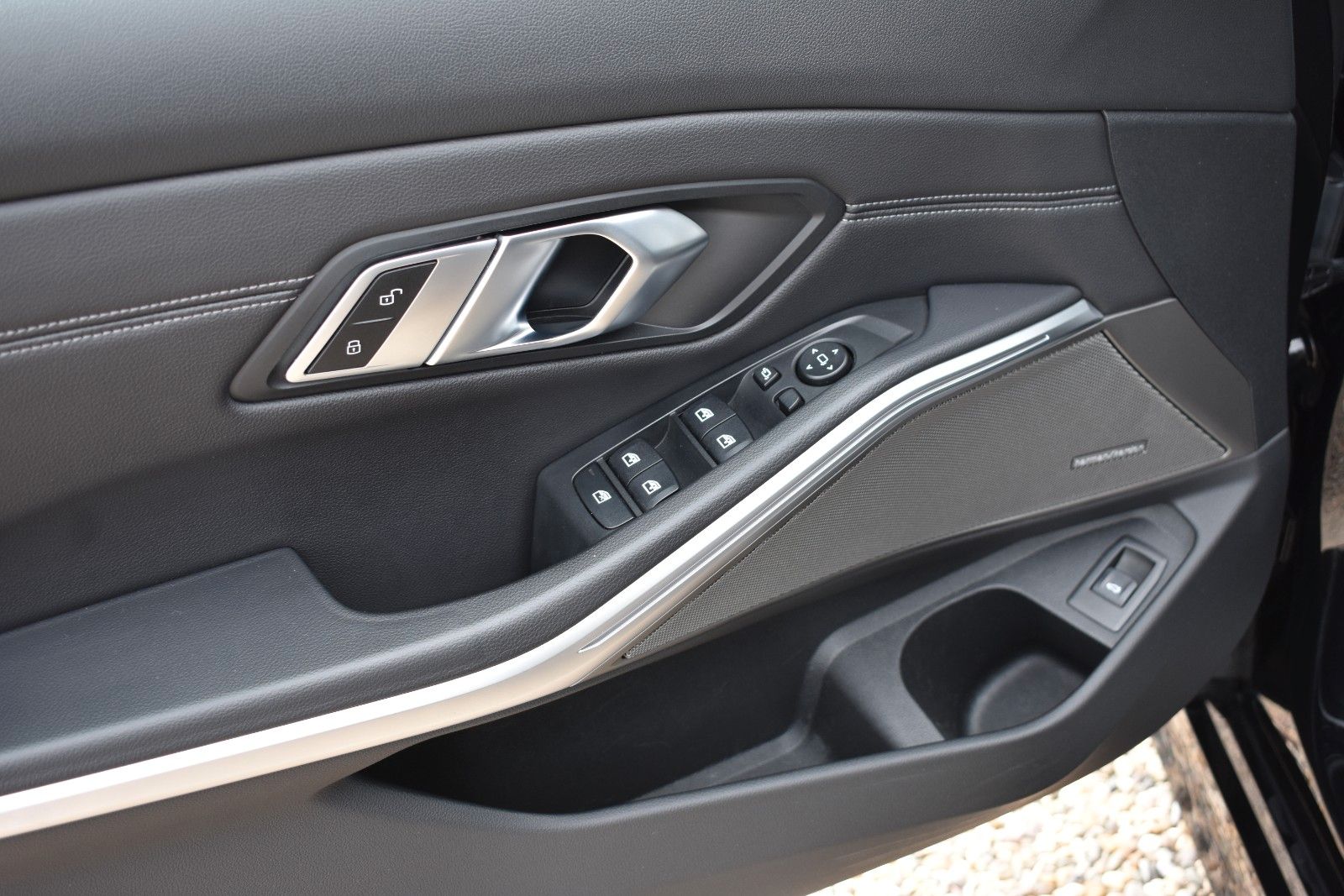 Fahrzeugabbildung BMW 330d Touring Facelift Panorama 1 Hand H&K