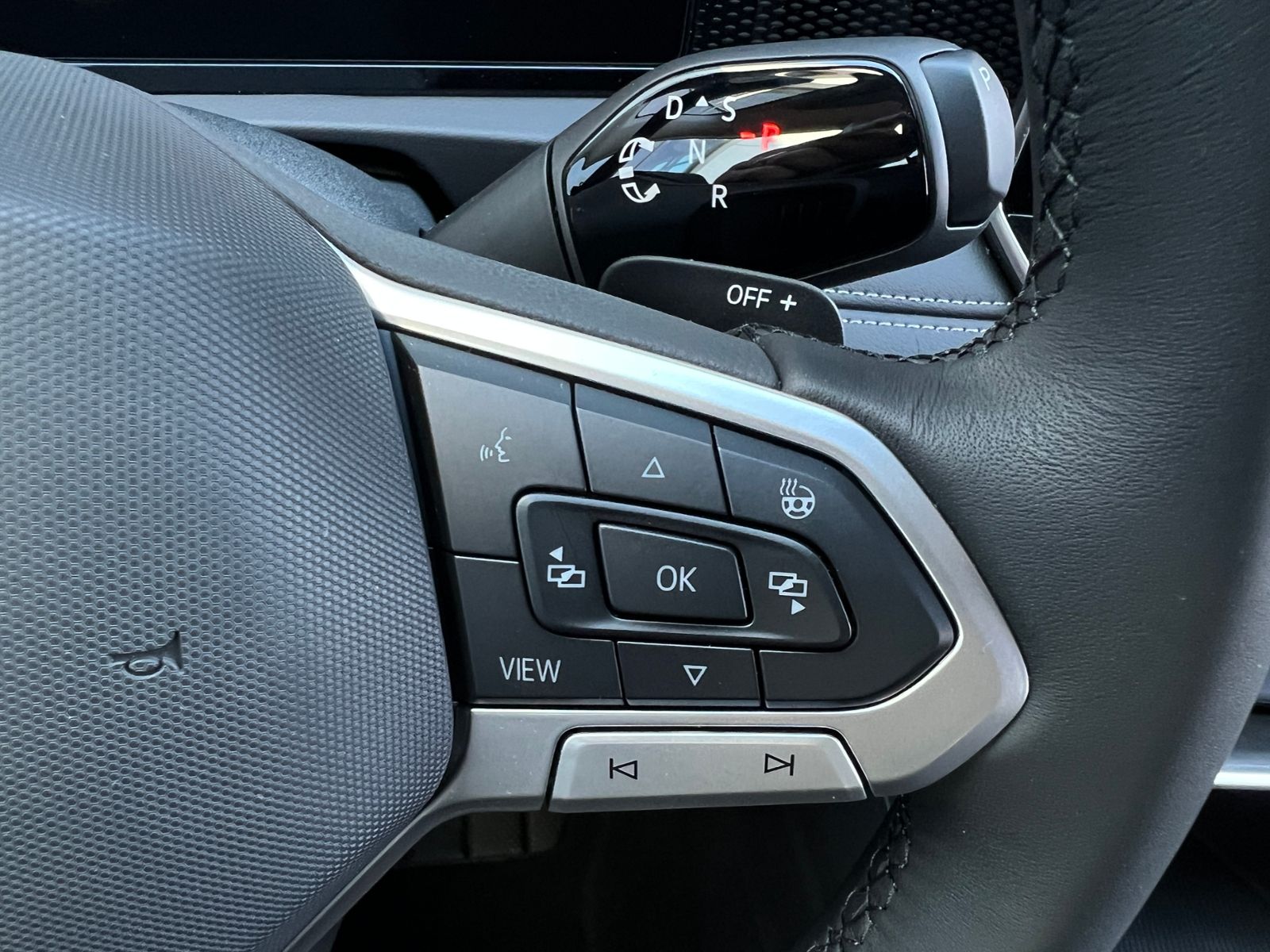 Fahrzeugabbildung Volkswagen Tiguan LIFE 1.5 eTSI DSG *AHK, LED Plus, Kamera,